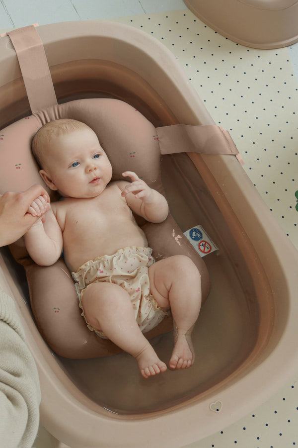 Konges Slojd – Zusammenklappbare Babybadewanne mit Badekissen
